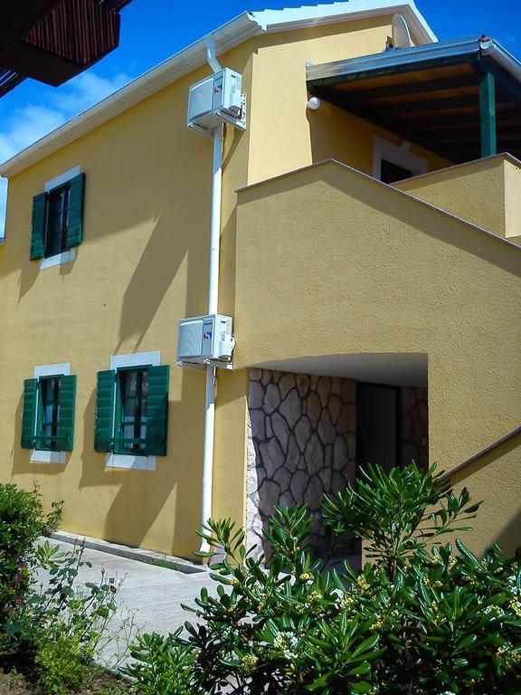 Milutinov Dvor Apartments Vrsi Esterno foto