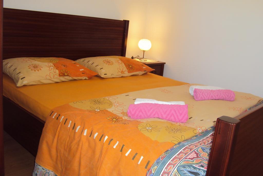 Milutinov Dvor Apartments Vrsi Esterno foto