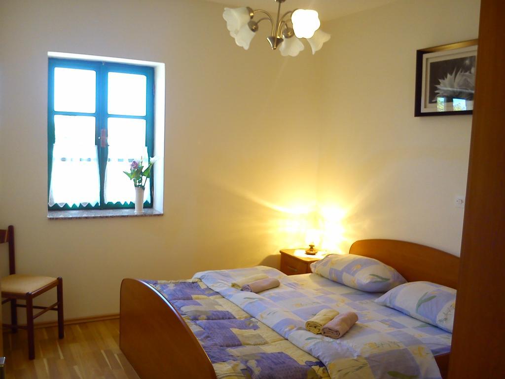 Milutinov Dvor Apartments Vrsi Esterno foto
