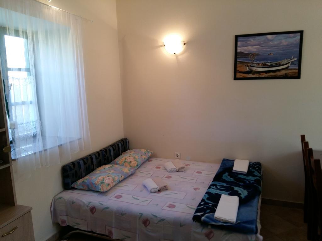 Milutinov Dvor Apartments Vrsi Esterno foto