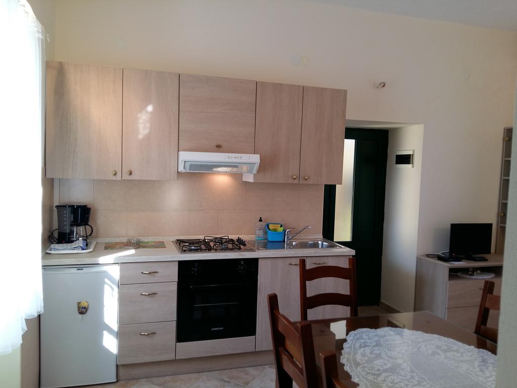 Milutinov Dvor Apartments Vrsi Esterno foto
