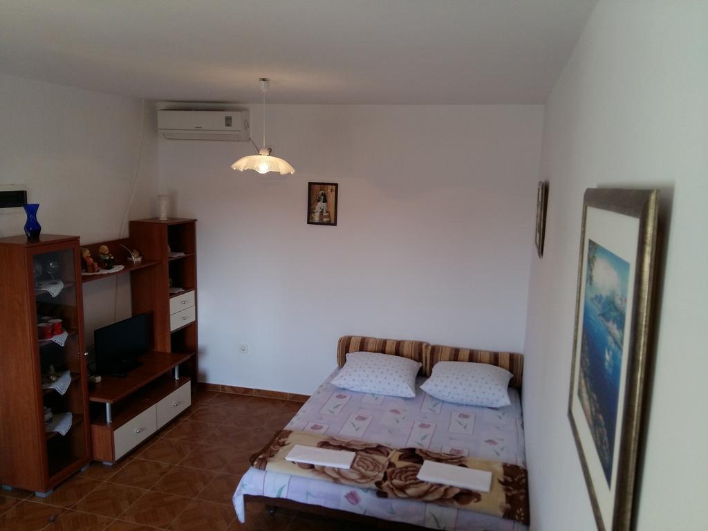 Milutinov Dvor Apartments Vrsi Esterno foto
