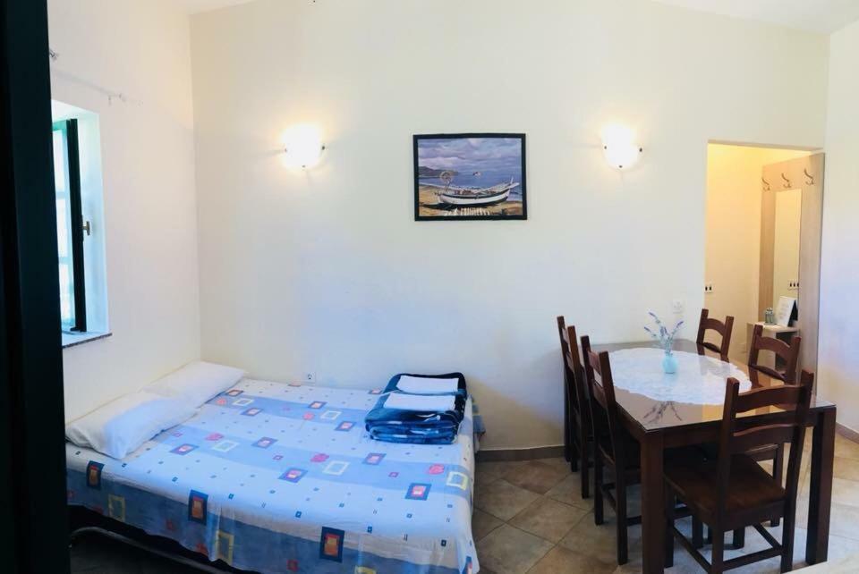 Milutinov Dvor Apartments Vrsi Esterno foto
